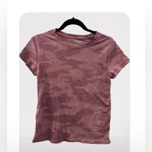 Athleta Women's Organic Daily Camo Crew Short Sleeve Tee T-Shirt Maroon Small